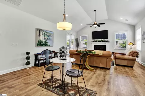 Dining - 303 Townsend Ave, Greer, SC 29651 photo 4 of 5