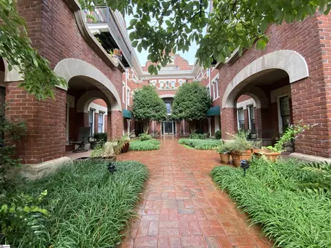 400 E Washington St UNIT 19, Greenville, SC 29601