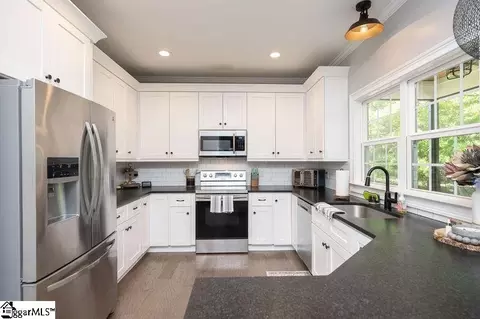 Kitchen - 138 Thompson Rd, Greer, SC 29651 photo 2 of 3