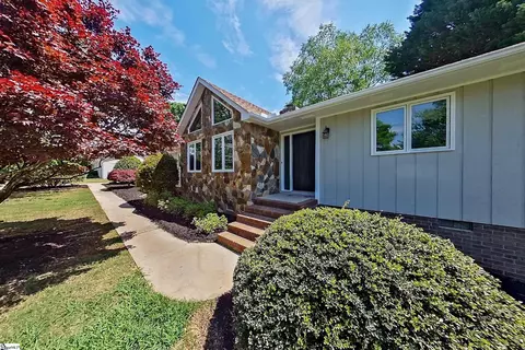 111 Steeplechase Ct, Simpsonville, SC 29681