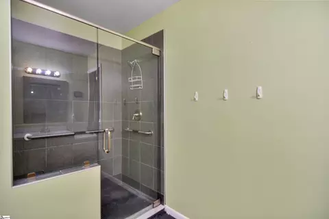Bath - 213 Devon Dr, Mauldin, SC 29662 photo 3 of 4