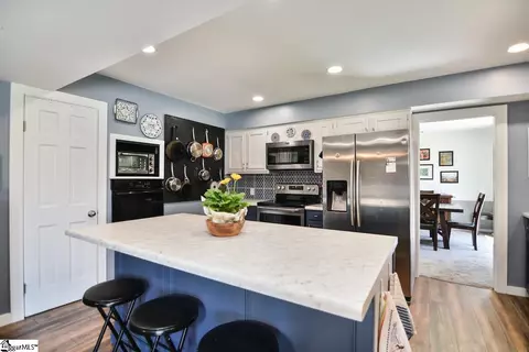 Kitchen - 213 Devon Dr, Mauldin, SC 29662 photo 2 of 3