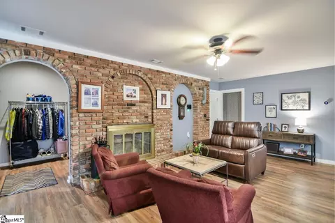 Entry Way - 213 Devon Dr, Mauldin, SC 29662 photo 2 of 3