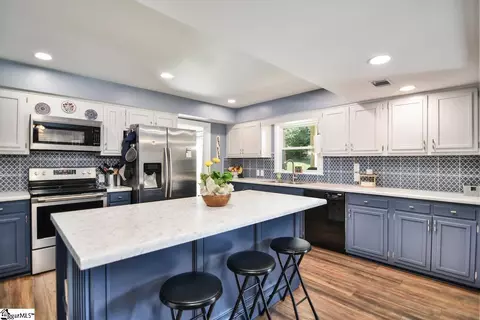 Kitchen - 213 Devon Dr, Mauldin, SC 29662 photo 1 of 3