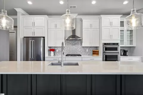 Kitchen - 105 Ridan Rd, Mauldin, SC 29662 photo 2 of 4