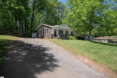4 Coleman Ln, Taylors, SC 29687