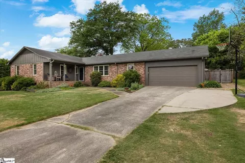 8 Sandown Ln, Greenville, SC 29615