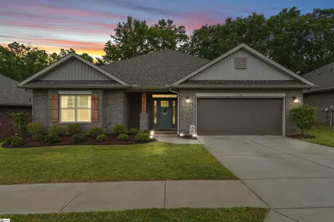 8 Starlight Dr, Greenville, SC 29605