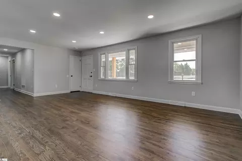 Living - 203 Wolfe Rd, Greer, SC 29650 photo 4 of 5