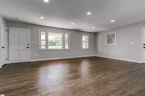 Living - 203 Wolfe Rd, Greer, SC 29650 photo 3 of 5