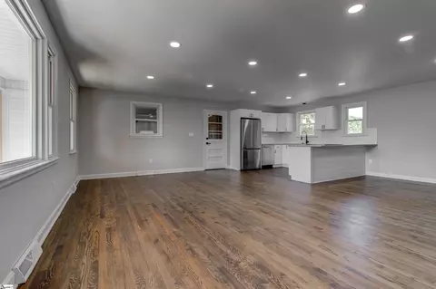 Living - 203 Wolfe Rd, Greer, SC 29650 photo 2 of 5