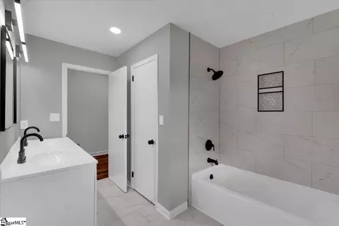 Bath - 203 Wolfe Rd, Greer, SC 29650 photo 3 of 3