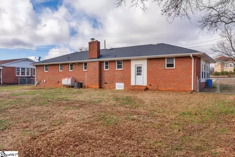 Exterior - 203 Wolfe Rd, Greer, SC 29650 photo 2 of 4