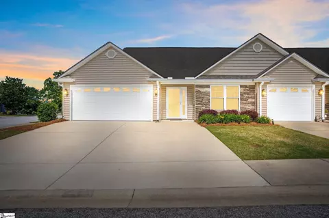 101 Shalom Dr, Simpsonville, SC 29681