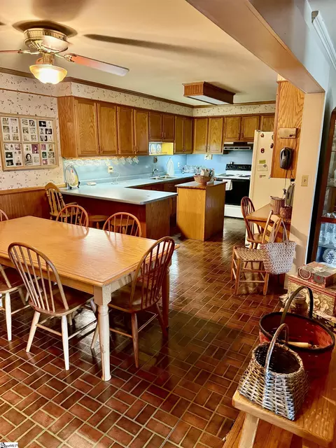 Kitchen - 587 E Main St, Duncan, SC 29334 photo 1 of 3