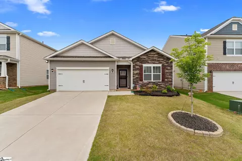 51 Oak Edge Ln, Greer, SC 29651