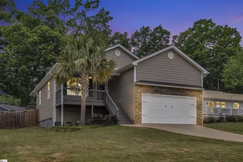 207 Paris View Dr, Greenville, SC 29609