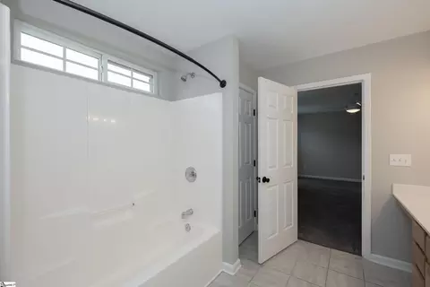 Bath - 405 Junebug Dr, Mauldin, SC 29662 photo 2 of 4
