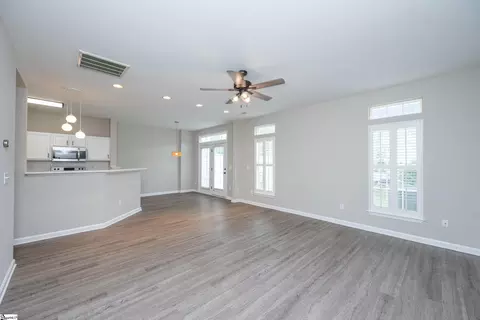 Living - 405 Junebug Dr, Mauldin, SC 29662 photo 2 of 4