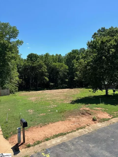 420 Lightwood Farms Rd, Woodruff, SC 29388