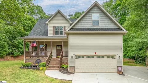 403 Palmetto Dr, Greer, SC 29651