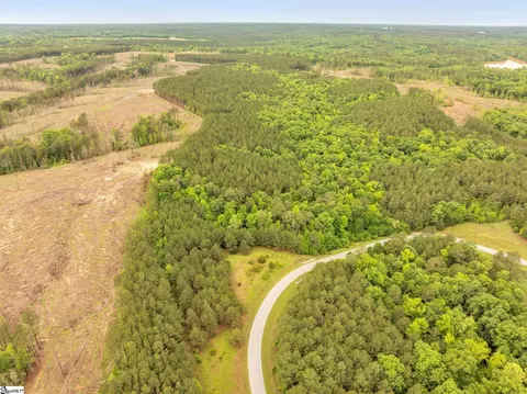 977 Eagles Harbor Dr, Hodges, SC 29653 photo 3