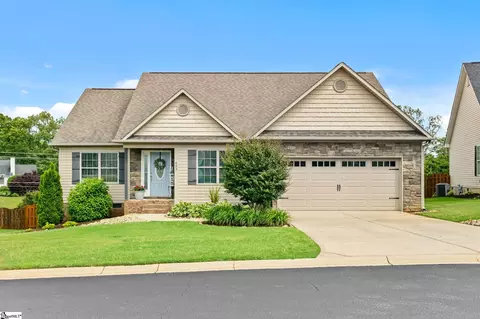 655 Secretariat Dr, Boiling Springs, SC 29316