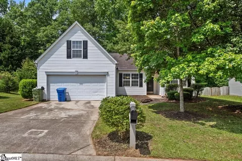 102 Planters Grove Dr, Mauldin, SC 29662