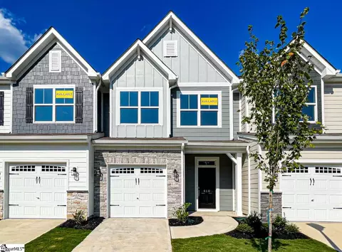 610 Autumn Lake Rd, Simpsonville, SC 29681
