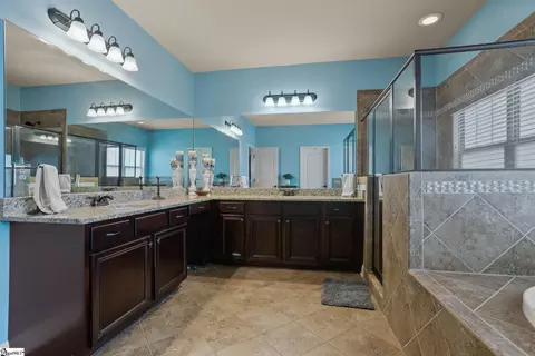Bath - 8 Red Tip Ct, Simpsonville, SC 29680 photo 3 of 4