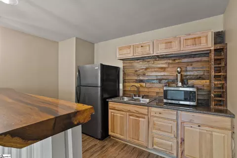 Kitchen - 8 Red Tip Ct, Simpsonville, SC 29680 photo 2 of 2