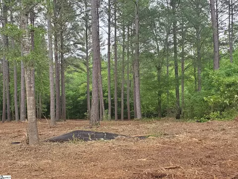 64 Harbor Point Rd, Seneca, SC 29672