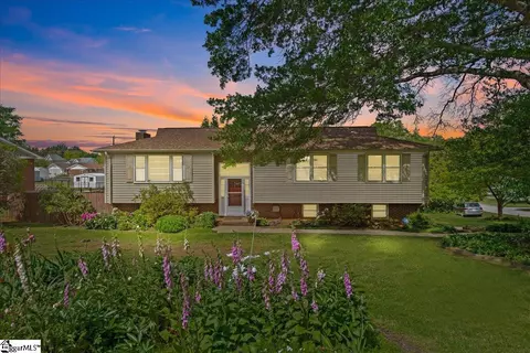 101 Elkhorn Dr, Greenville, SC 29617
