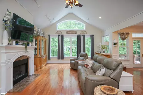 Living - 114 Hibiscus Dr, Easley, SC 29642 photo 2 of 4