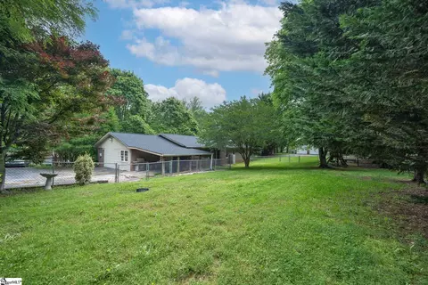 Exterior - 110 Sabra Dr, Easley, SC 29642 photo 4 of 7