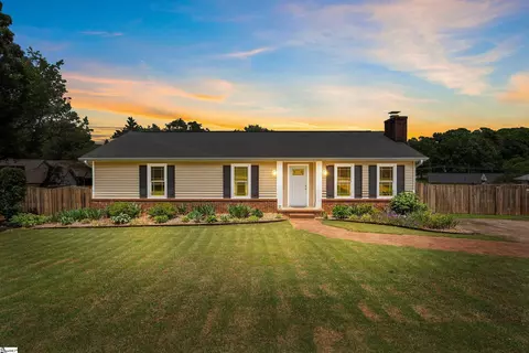 2624 N Lee Cir, Greer, SC 29651