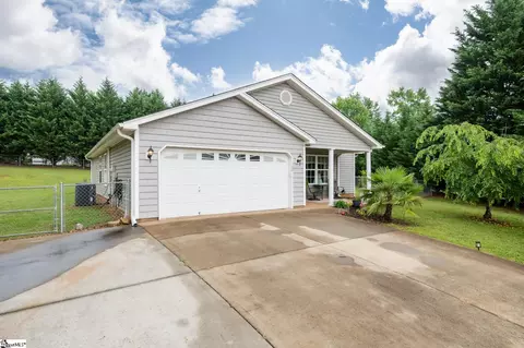 104 Kingston Ct, Greer, SC 29651