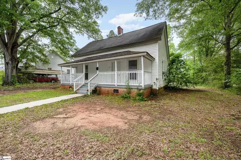151 Pine St, Clinton, SC 29325