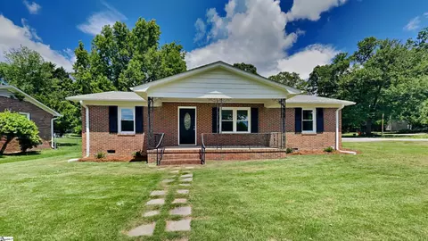 407 Avon Dr, Taylors, SC 29687