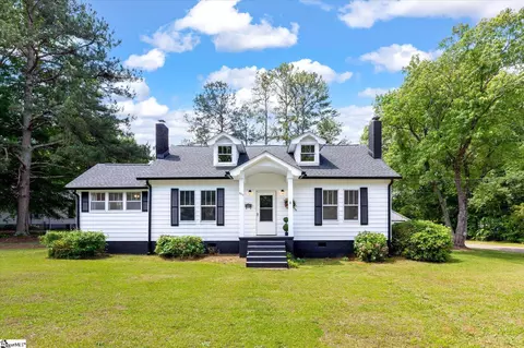 203 Clemson St, Laurens, SC 29360