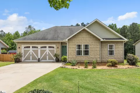 727 S Bomar Ave, Landrum, SC 29356