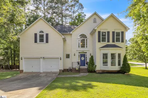 2 Leslie Ct, Mauldin, SC 29662