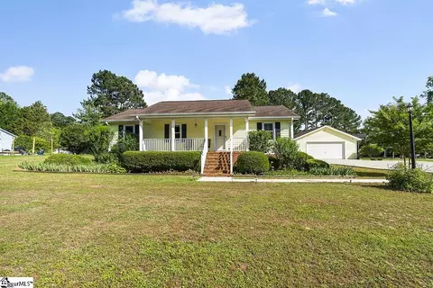 108 Old Woodlawn Rd, Greenwood, SC 29646