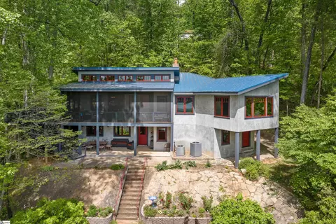 2484 W Lakeshore Dr, Landrum, SC 29356