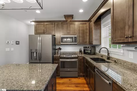Kitchen - 546 Dunklin Bridge Rd, Pelzer, SC 29669 photo 2 of 4