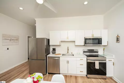 Kitchen - 39 Chestnut St, Startex, SC 29377 photo 2 of 3