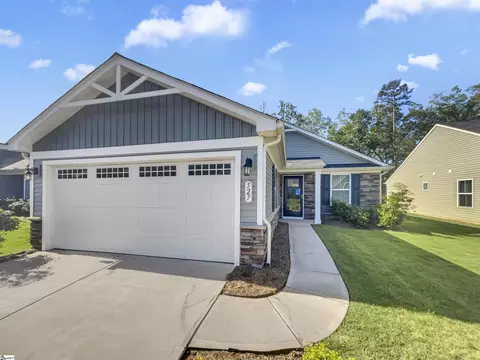 527 Olivia Springs Dr, Spartanburg, SC 29302