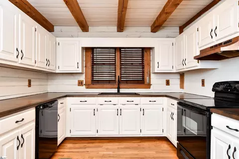 Kitchen - 633 Jameson Rd, Easley, SC 29640 photo 2 of 4