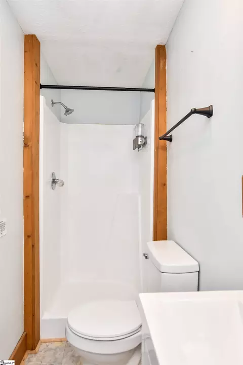 Bath - 633 Jameson Rd, Easley, SC 29640 photo 7 of 7