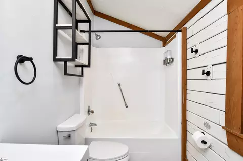 Bath - 633 Jameson Rd, Easley, SC 29640 photo 5 of 7